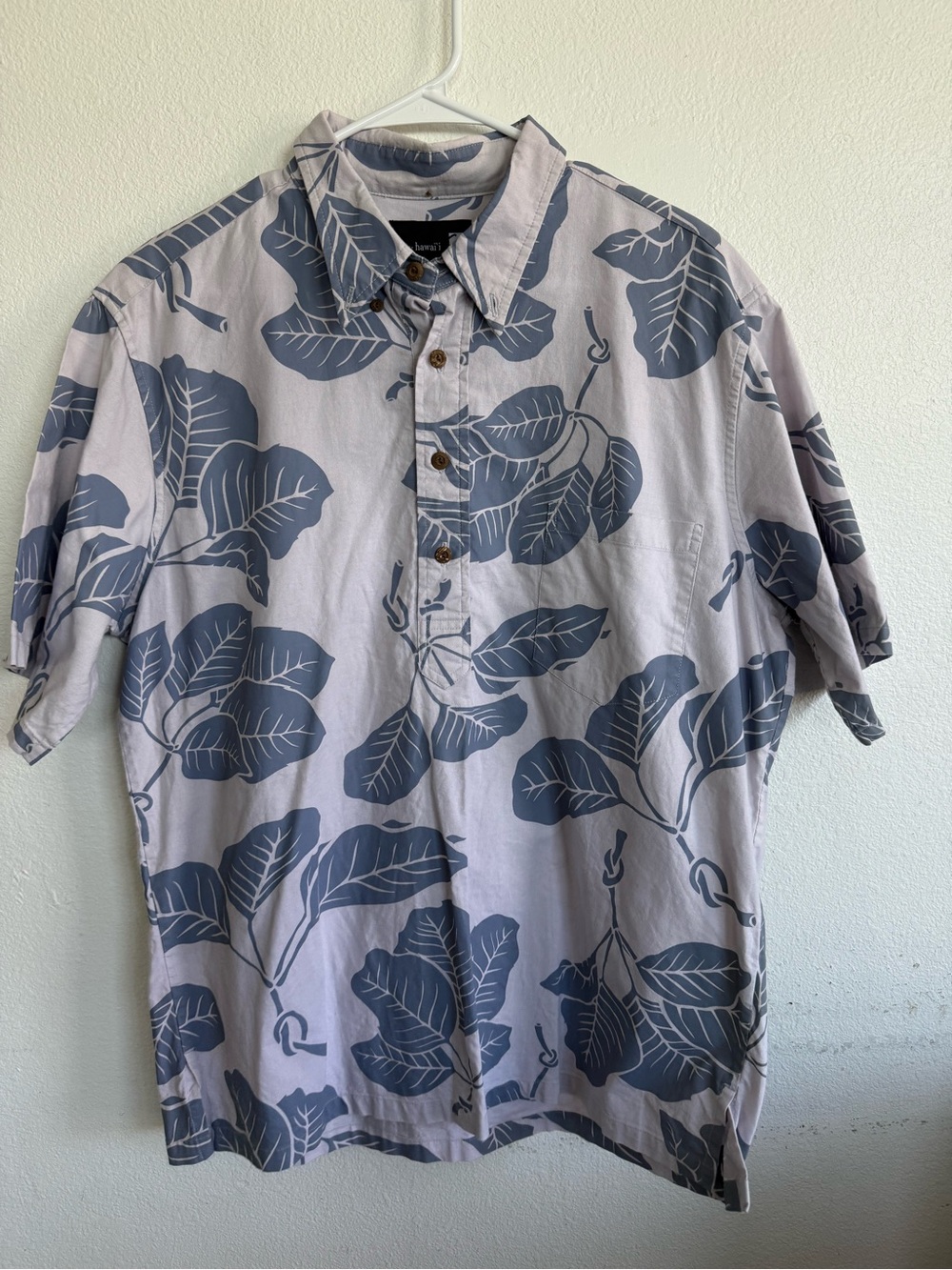 Sig Zane Short-Sleeve Button-Down Shirt in Light Gray and Blue